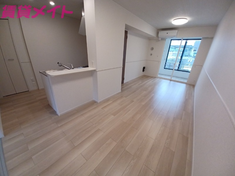 居室・リビング　同型参考写真です