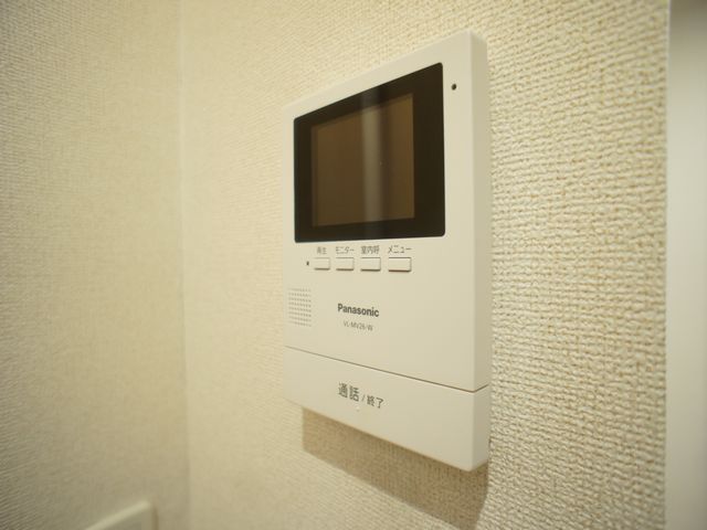 セキュリティ　訪問者の確認ができるTVドアホン付きです♪