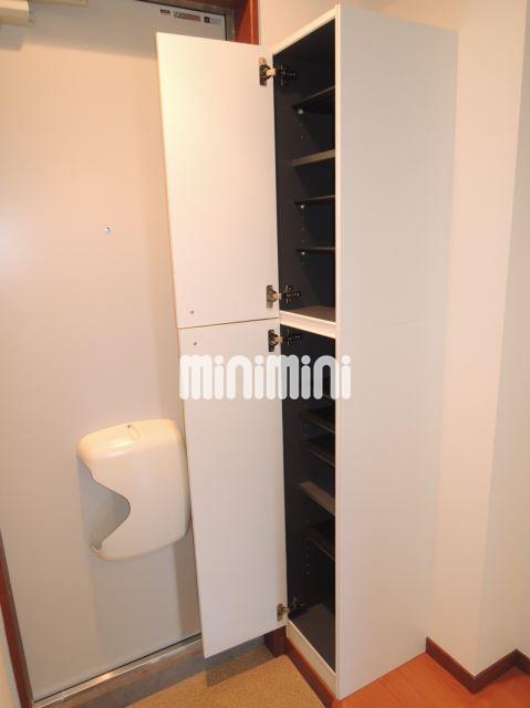 玄関　便利なシューズクローク付き。