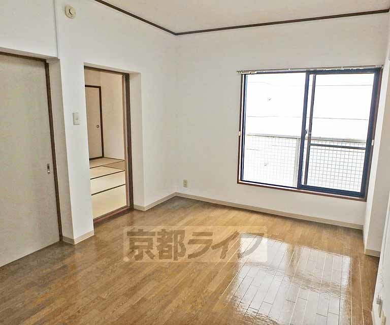 居室・リビング　使いやすいフローリングのお部屋です