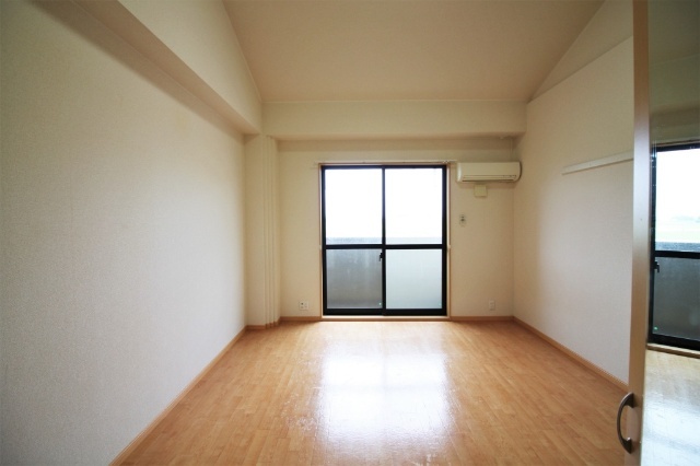 居室・リビング　９．１帖南側洋室