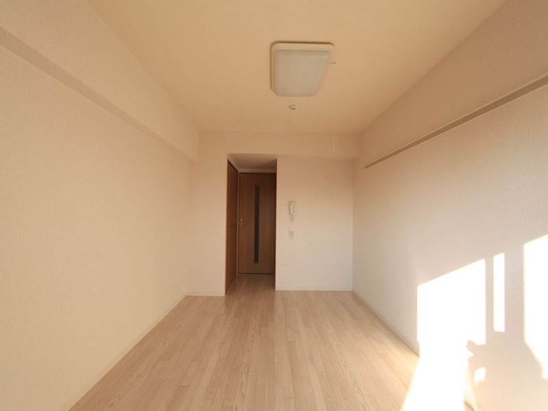 居室・リビング　洋室7.5帖　エアコン付　南面バルコニー