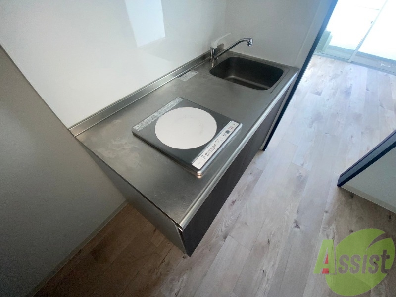 キッチン　キッチンはＩＨキッチンです。こちらも広々しています。