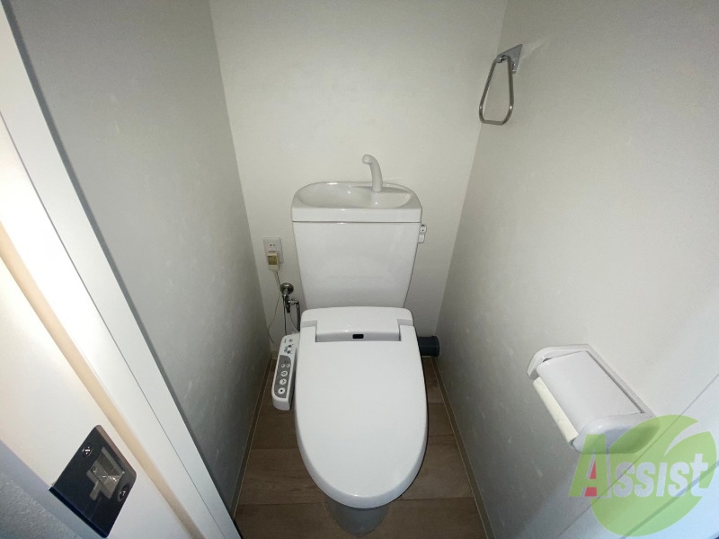 トイレ　トイレはこちらです。シンプルな作りですね。