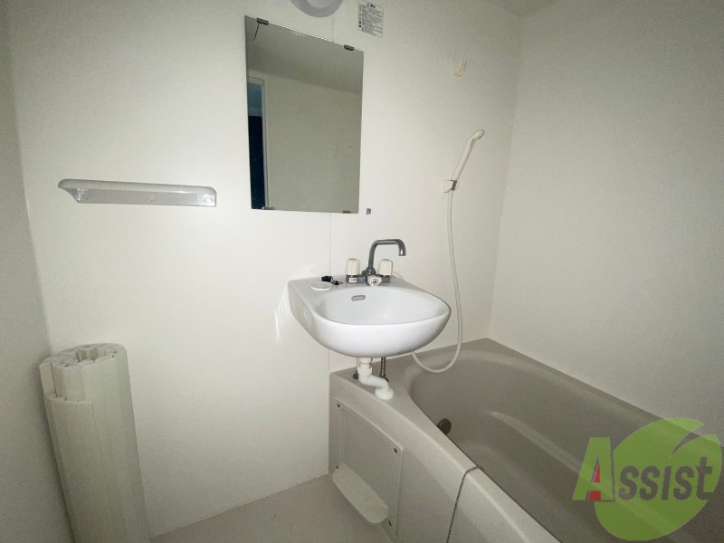 洗面設備　こちらが洗面台になります。浴室にあり何かと便利です。