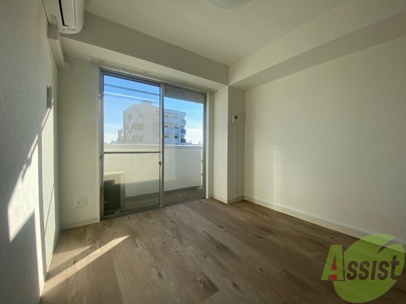 居室・リビング　こちらが生活のメインとなる４．８帖のリビングになります。