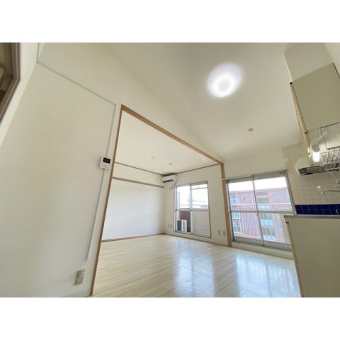 居室・リビング　ゆったり過ごせる居間です