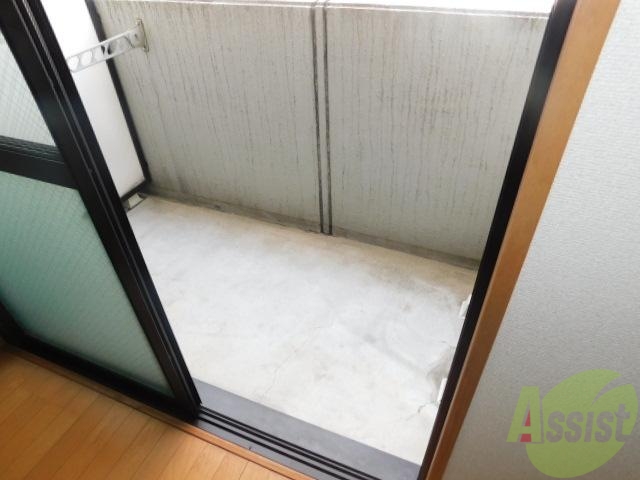 バルコニー　いたって普通のバルコニーです。