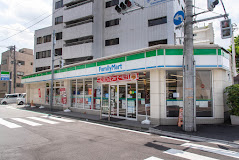 コンビニ　ファミリーマート 目白南店（コンビニ）まで65m