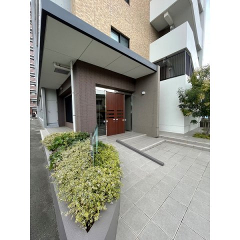 エントランス　清潔なエントランスです