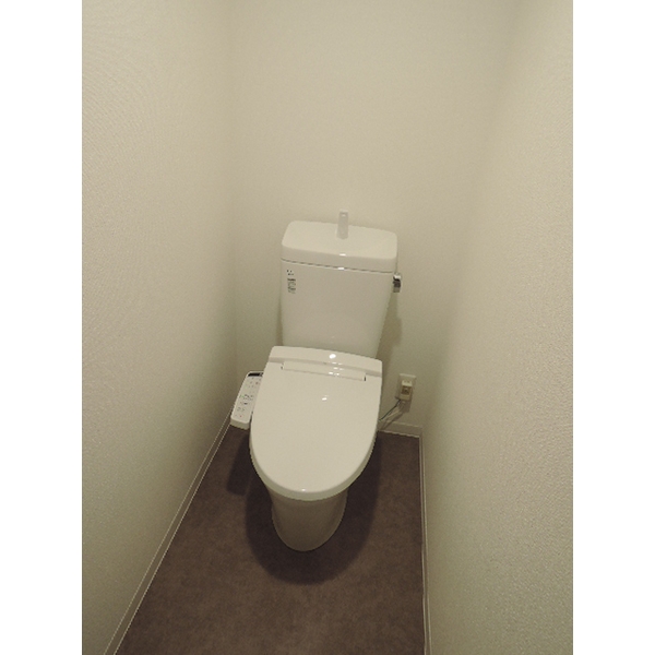 トイレ　嬉しい温水洗浄便座付き♪