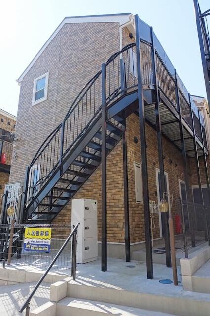 建物外観　レンガ調のオシャレな外観