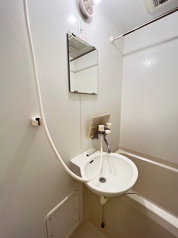 洗面設備　ゆったりとスペースのある洗面所