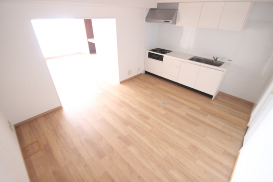 居室・リビング　※別号室の写真です。