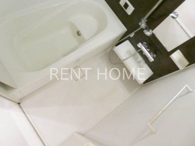 バス・シャワールーム　浴室乾燥機・追い焚き機能付きです