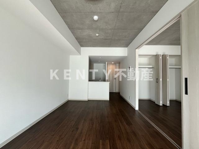 居室・リビング　こちらの居間で趣味の時間をお楽しみください