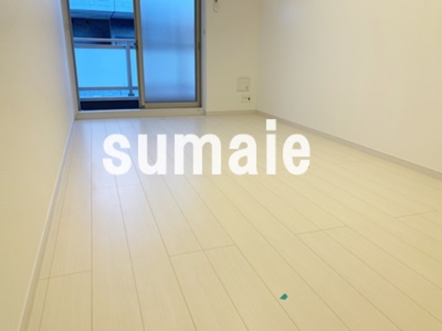 居室・リビング　白を基調としたリビング