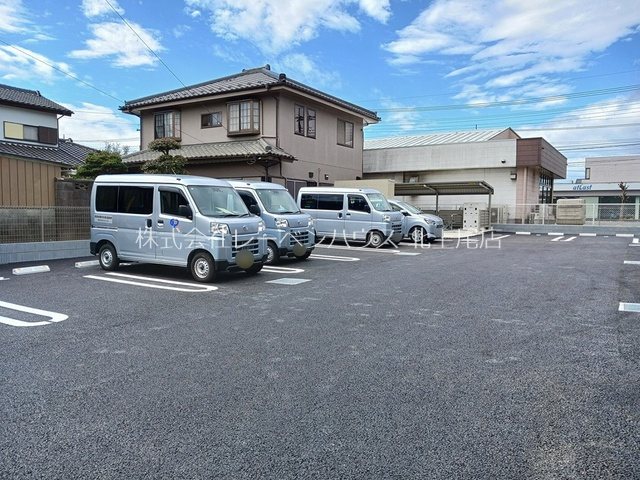 駐車場　お部屋探しはレーベンハウス北上尾店へ！