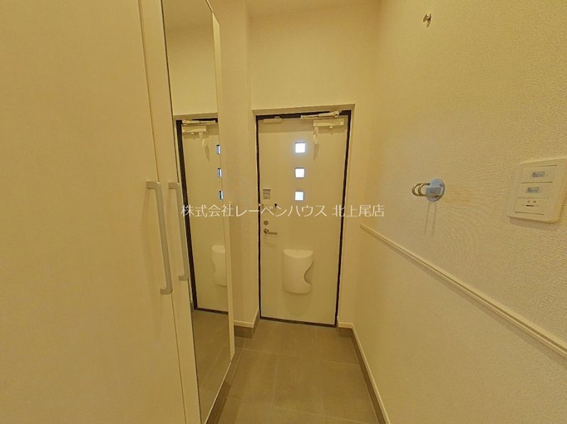 玄関　お部屋探しはレーベンハウス北上尾店へ！