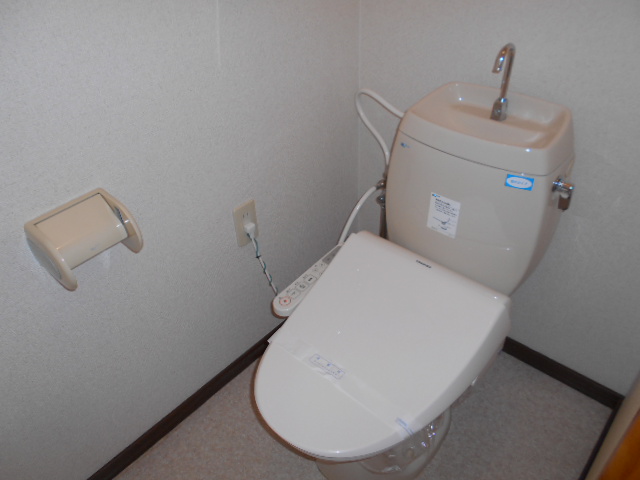 トイレ　温水洗浄便座完備