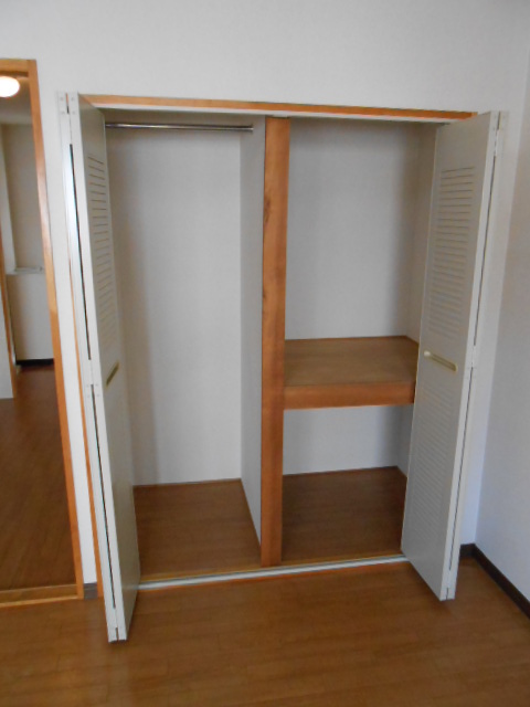 収納　居室内収納（クローゼット・納戸・各半間づつ）