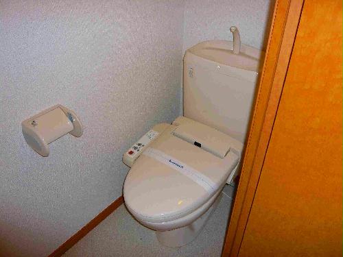 トイレ　温水洗浄便座付きです。