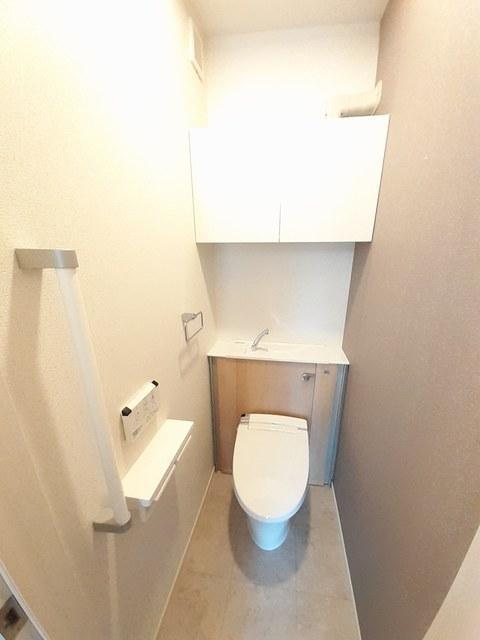 トイレ　温水洗浄便座