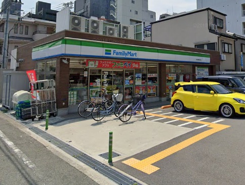 コンビニ　ファミリーマート（コンビニ）まで593m