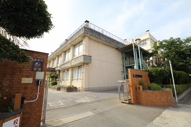 小学校　広島市立草津小学校（小学校）まで900m