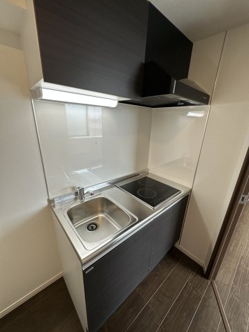 キッチン　２口ＩＨヒーターで料理する方も満足♪キッチン収納スペースも豊