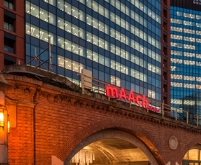 ショッピングセンター　マーチエキュート神田万世橋（ショッピングセンター）まで389m