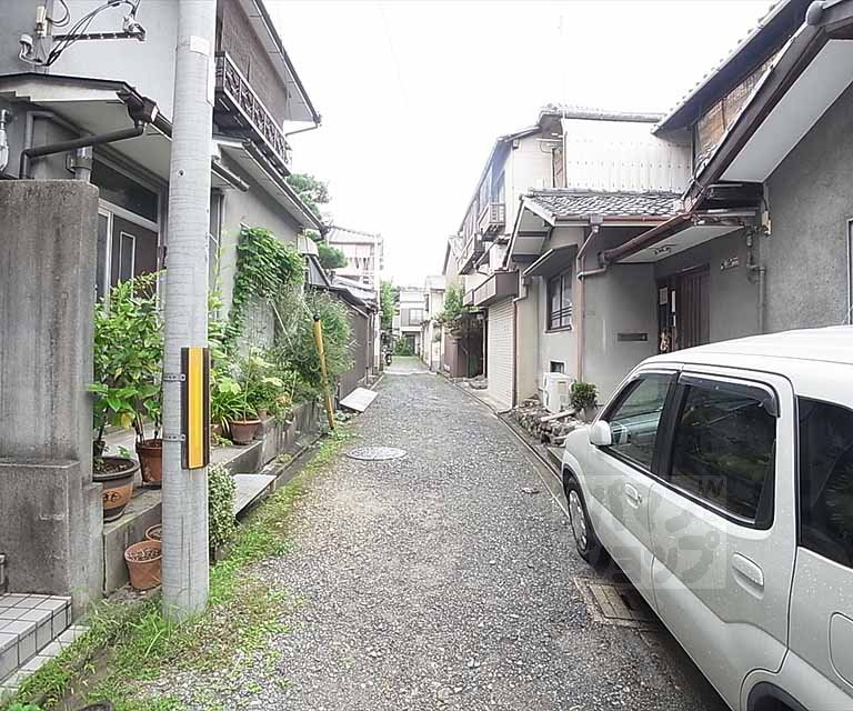その他　前面道路です。