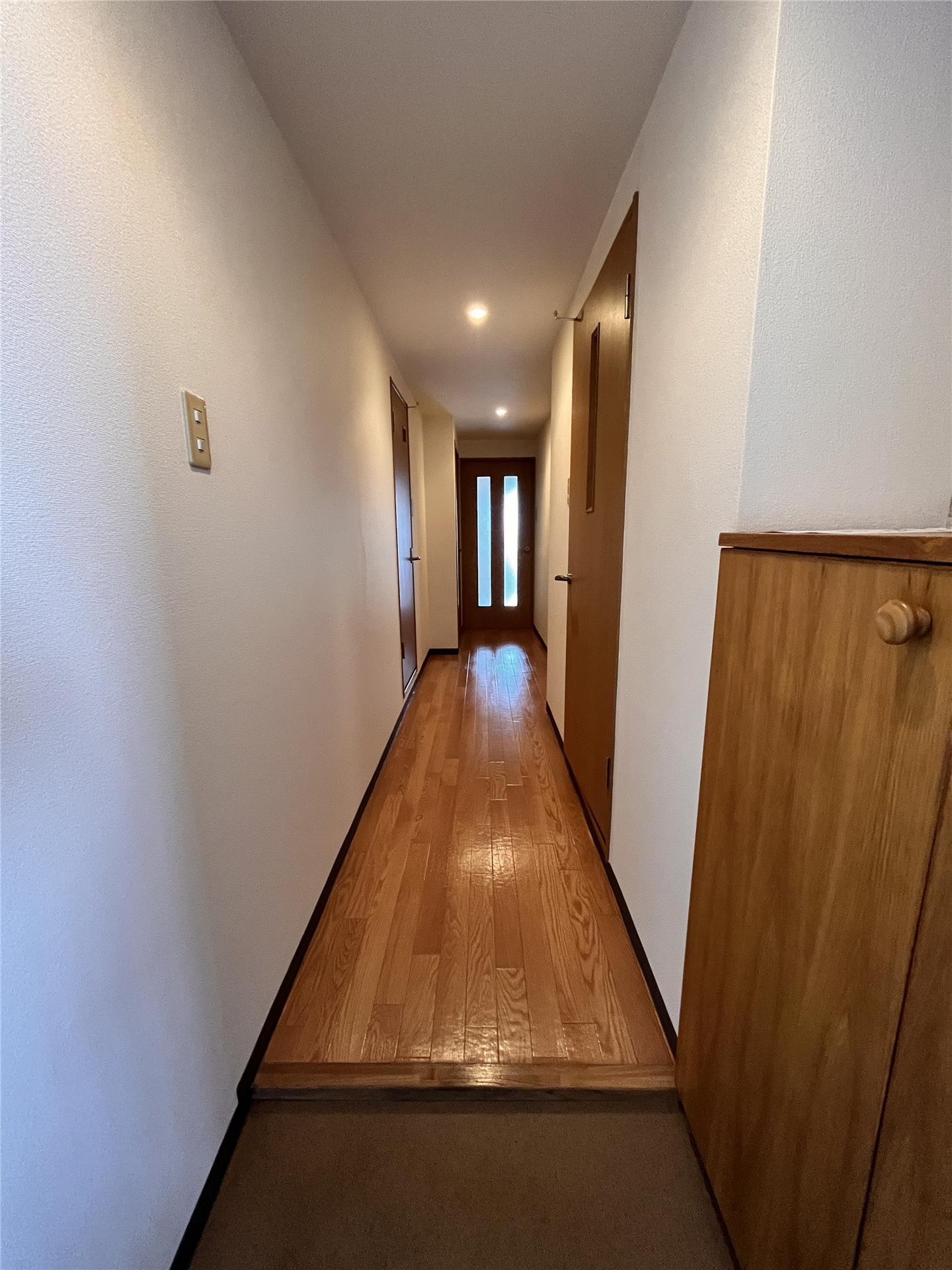 玄関　写真は別部屋です。