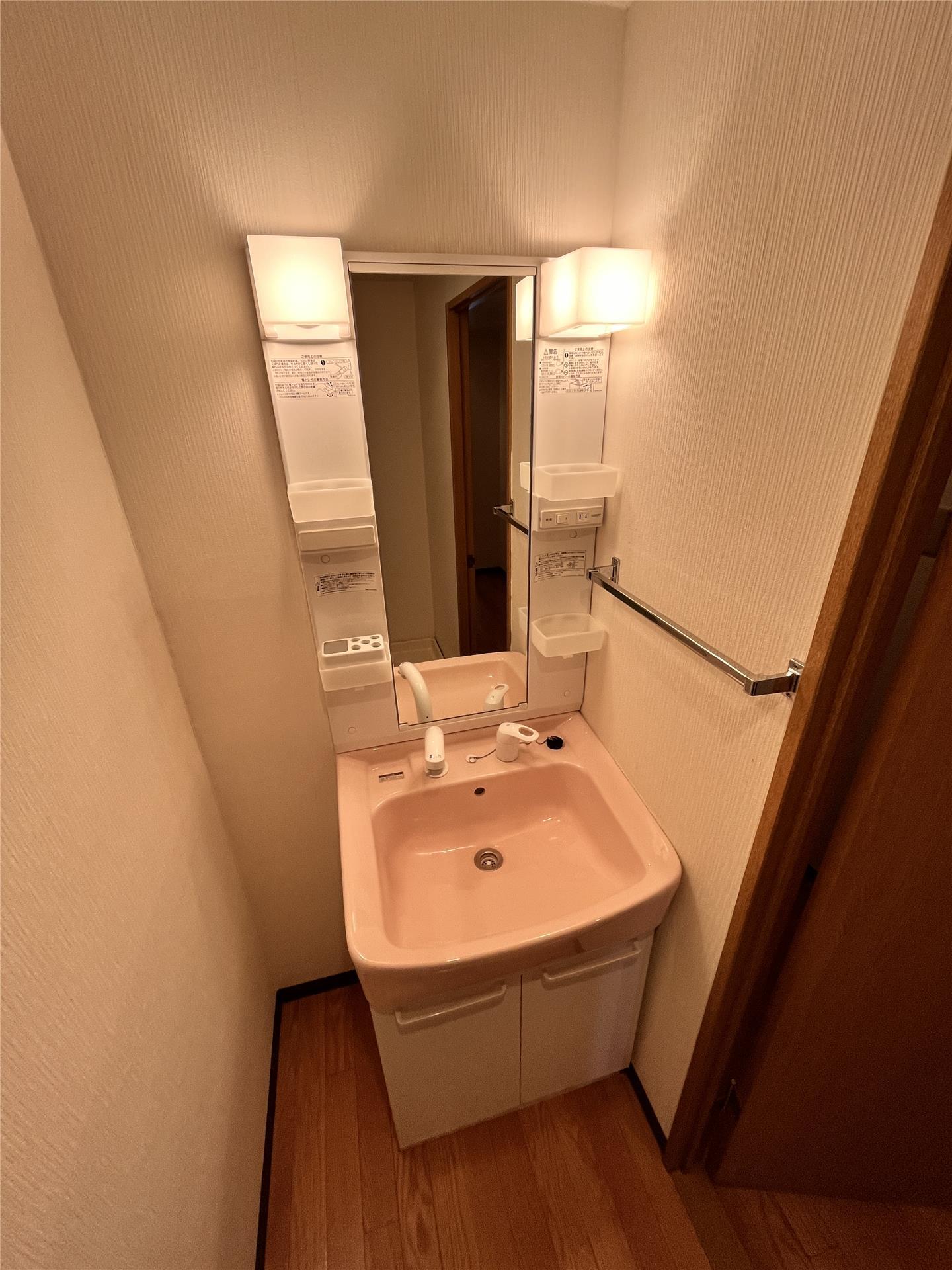 洗面設備　写真は別部屋です。