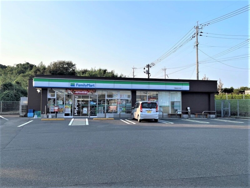 コンビニ　ファミリーマート伊集院妙円寺店（コンビニ）まで445m