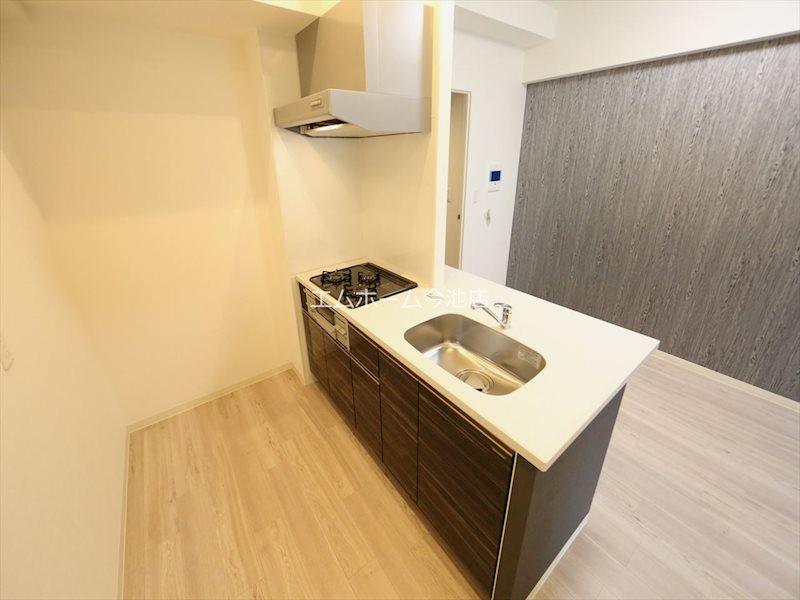 キッチン　システムキッチン（ガス3口グリル付）