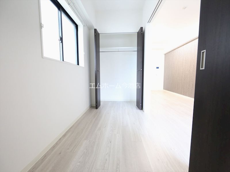 その他部屋・スペース　洋室4.4帖　換気良好　収納充実しています