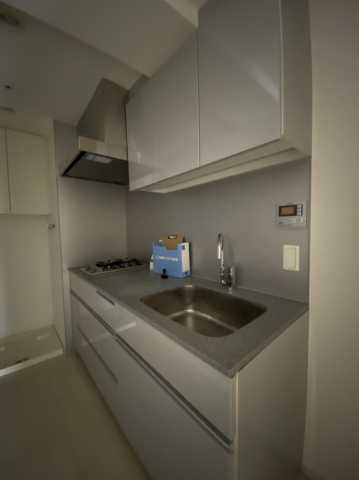 キッチン　コンフォリア東池袋WEST　反転タイプです。