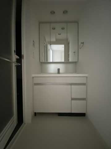 洗面設備　コンフォリア東池袋WEST　反転タイプです。