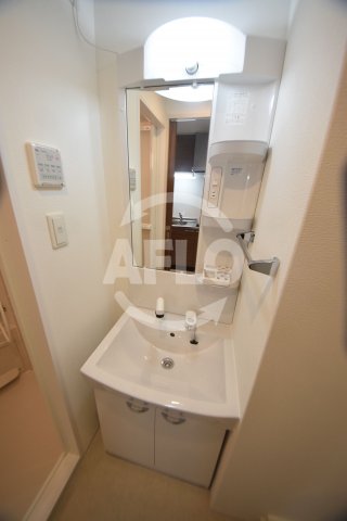 洗面設備　LIVIAZ NAMBA RENOM　独立洗面台