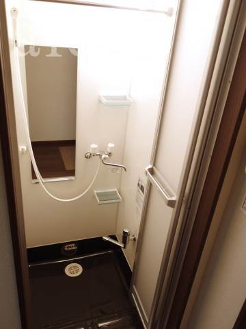 バス・シャワールーム　浴室乾燥機付　洗濯物を外で干すことなくご生活ができます。