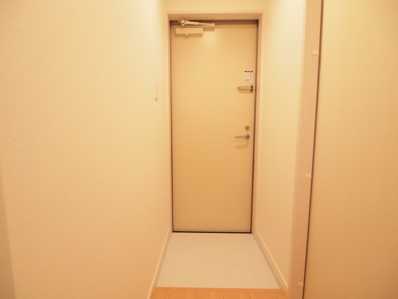 玄関　※別号室写真の為、現況優先