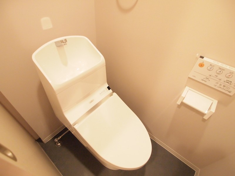 トイレ　※別号室写真の為、現況優先