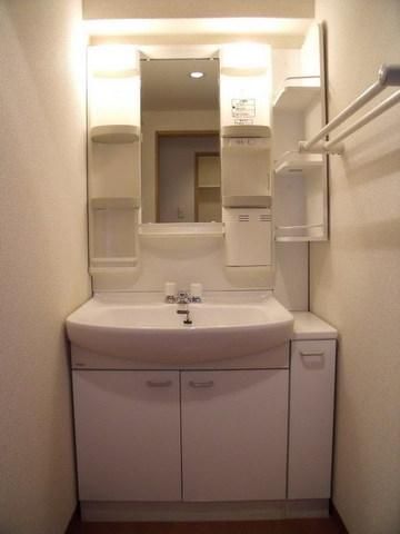 洗面設備　嬉しい独立洗面台です