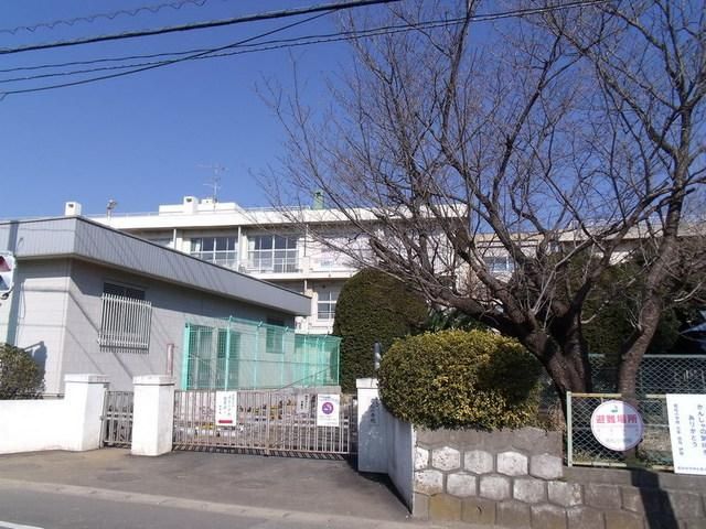 小学校　若松小学校（小学校）まで910m