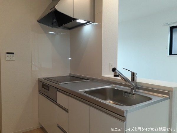 キッチン　※参考写真　同建築メーカー施工の同間取完成他物件のものです。