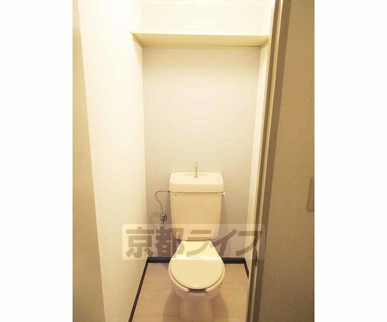 トイレ　上に棚あり！キレイなトイレです