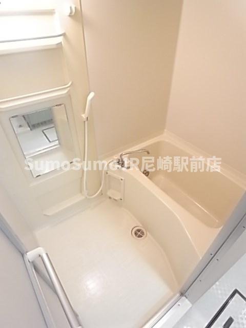 バス・シャワールーム　落ち着いた空間のお風呂です