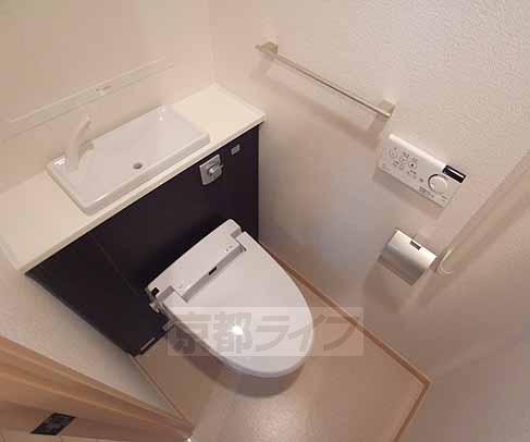 トイレ　ウォシュレット付のトイレです。