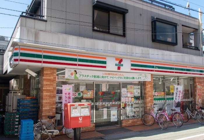 コンビニ　セブンイレブン（コンビニ）まで328m